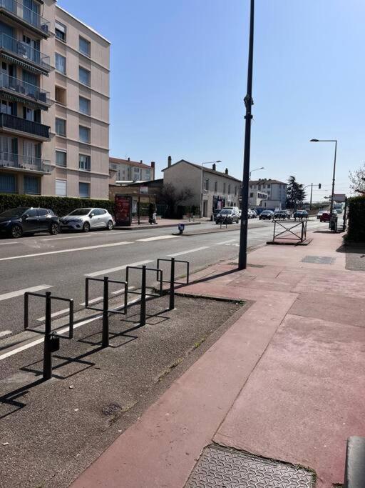 Le Pressense Daire Vénissieux Dış mekan fotoğraf